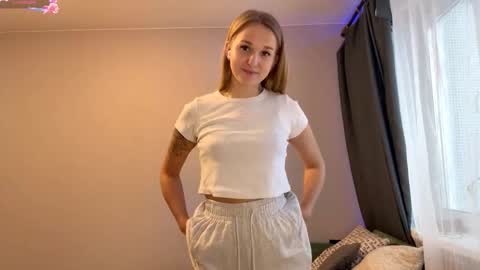 Mia online show from 11/25/25, 12:27