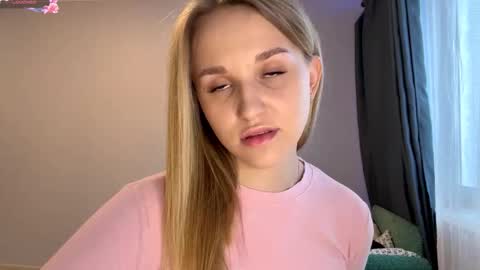 Mia online show from 11/27/25, 12:18