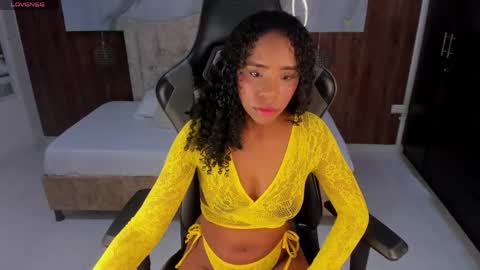 lia_16_ online show from 05/15/26, 11:17