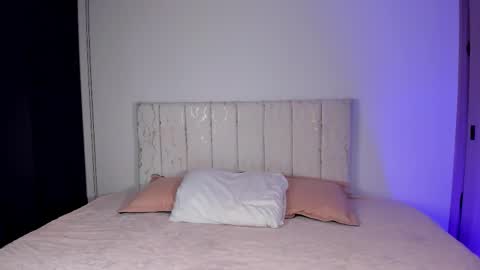 Lia online show from 11/21/25, 05:06