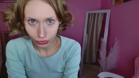 lia_gwen online show from 11/29/25, 02:31