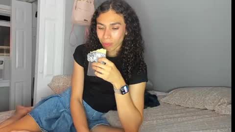 Snapshot of lia_hdz chatting on 09/15/25, 02:22 Kabroncita online show from 09/15/25, 02:22