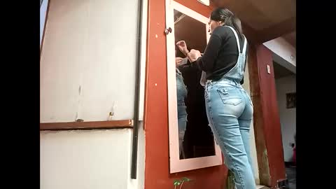 Lia online show from 01/28/25, 05:14