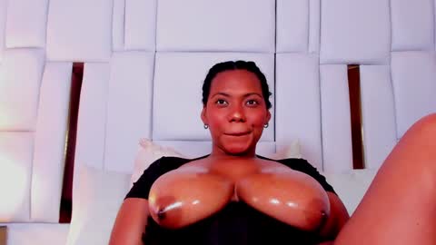 lia_mariana online show from 01/13/25, 11:38