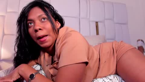 lia_mariana online show from 02/13/25, 08:13