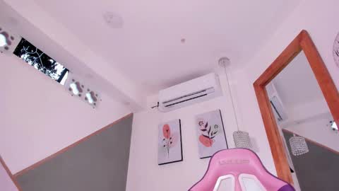 lia_mariana online show from 02/28/25, 10:39