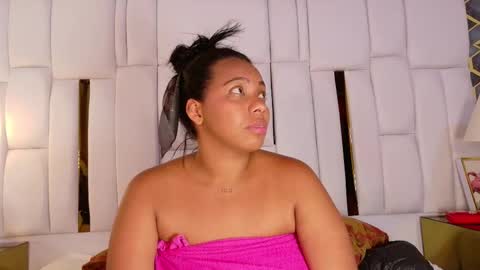 lia_mariana online show from 10/19/25, 02:45