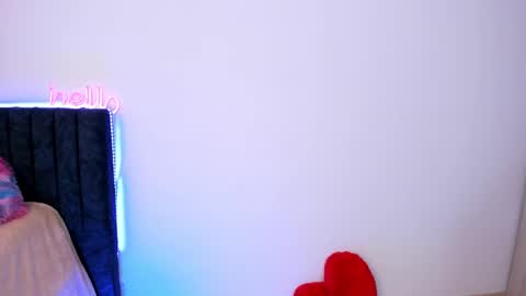 Little Queen Lia  online show from 12/29/24, 10:14