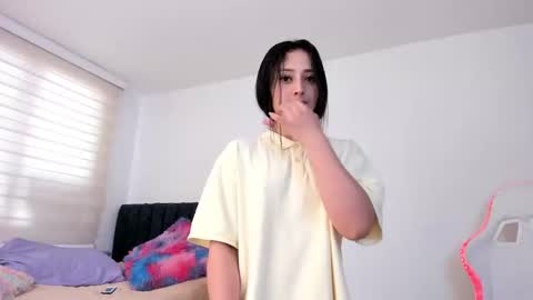 Little Queen Lia  online show from 12/31/24, 09:06