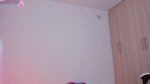 Little Queen Lia  online show from 02/07/25, 11:55