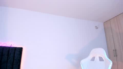 Little Queen Lia  online show from 02/21/25, 12:05