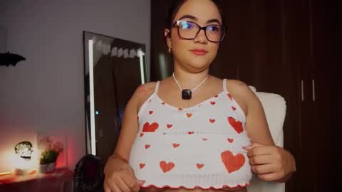 Snapshot of lia_russo_ chatting on 10/24/25, 02:46 Lia  online show from 10/24/25, 02:46