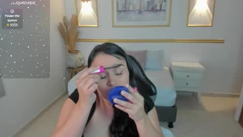 Lia  online show from 10/23/25, 02:11