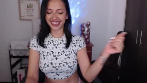 Snapshot of lia_smith87 chatting on 12/20/24, 07:50 Laura online show from 12/20/24, 07:50