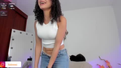Snapshot of lia_tinez chatting on 02/23/25, 09:37 Lia online show from 02/23/25, 09:37