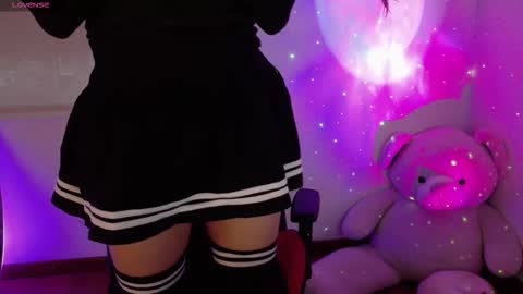 Lia online show from 11/11/25, 10:43