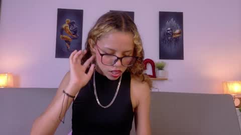 Snapshot of lia_valmont_18 chatting on 05/03/26, 06:47 Juliana online show from 05/03/26, 06:47