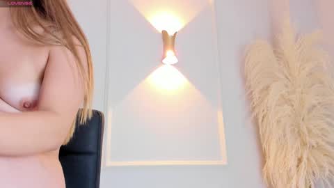 Snapshot of lia_walton__ chatting on 12/17/24, 03:06 liz walton online show from 12/17/24, 03:06