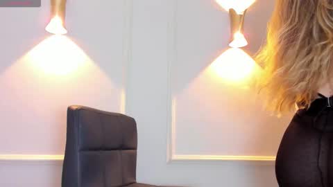 liz walton online show from 12/01/25, 12:21