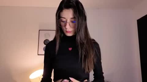 Lia  online show from 11/10/25, 12:37