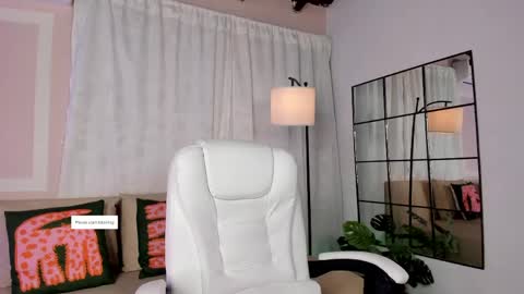 Snapshot of liaamoon_ chatting on 05/19/26, 12:33 Lia online show from 05/19/26, 12:33