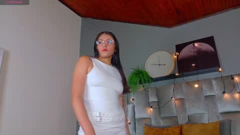 Snapshot of liaamoretti__ chatting on 05/18/26, 02:07 L I A online show from 05/18/26, 02:07