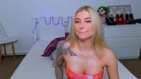 Snapshot of liabeninix chatting on 02/14/26, 09:17 Lia online show from 02/14/26, 09:17