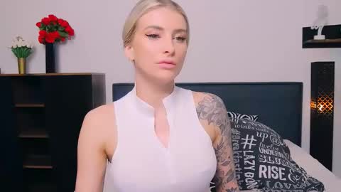 Snapshot of liabeninix chatting on 02/16/26, 09:27 Lia online show from 02/16/26, 09:27