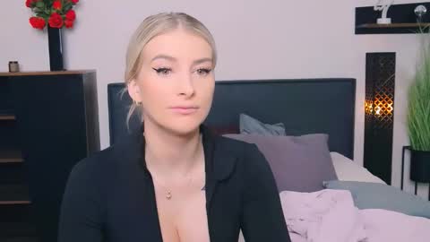 Snapshot of liabeninix chatting on 02/23/26, 01:30 Lia online show from 02/23/26, 01:30