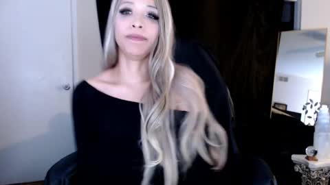 Lia Divina online show from 03/11/25, 11:33