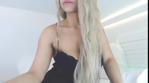 Lia Divina online show from 11/23/25, 10:09