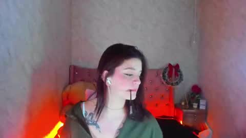  Lia  online show from 12/29/24, 01:13