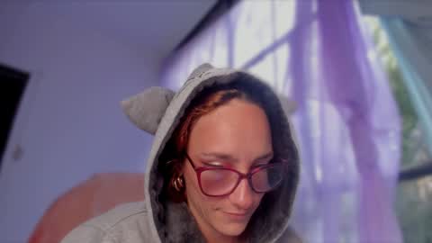 Snapshot of liahilton_ chatting on 12/11/24, 11:41 lh6 9c online show from 12/11/24, 11:41