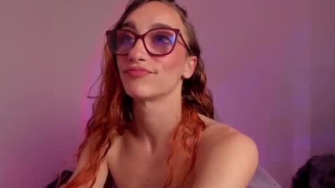 Snapshot of liahilton_ chatting on 09/25/25, 02:21 lh6 9c online show from 09/25/25, 02:21