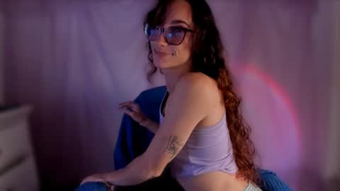 Snapshot of liahilton_ chatting on 05/09/26, 02:44 lh6 9c online show from 05/09/26, 02:44