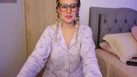 Lia  online show from 09/25/25, 12:03