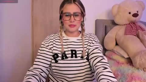 Lia  online show from 10/05/25, 01:48