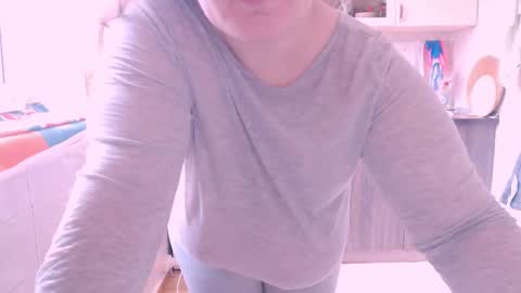 Snapshot of liahsofty chatting on 12/24/24, 09:28 miss Lia  colection for travel online show from 12/24/24, 09:28