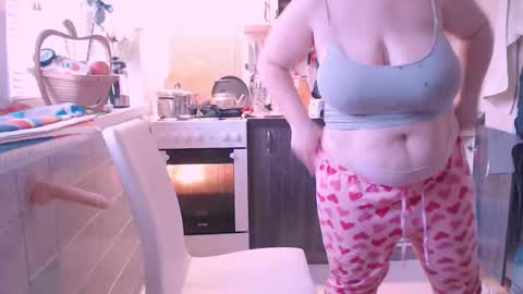 Snapshot of liahsofty chatting on 02/08/25, 02:38 miss Lia  colection for travel online show from 02/08/25, 02:38