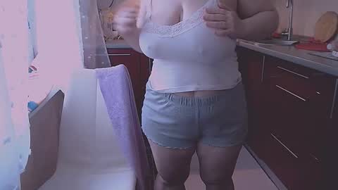 Snapshot of liahsofty chatting on 05/17/26, 01:51 miss Lia colection for travel online show from 05/17/26, 01:51