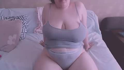 Snapshot of liahsofty chatting on 06/15/26, 12:40 miss Lia colection for travel online show from 06/15/26, 12:40