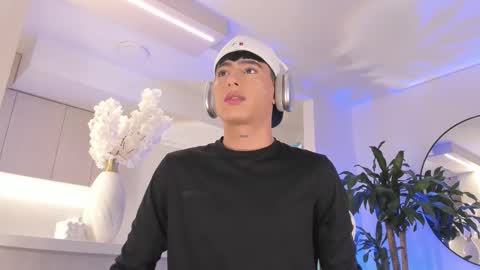 Liam online show from 02/25/26, 01:15