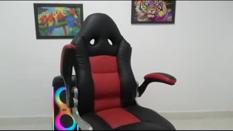 Snapshot of liam_andres12 chatting on 10/26/25, 10:25 Andres online show from 10/26/25, 10:25