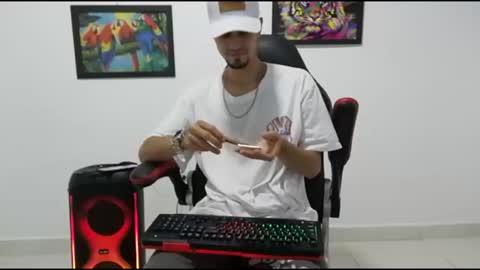 Snapshot of liam_andres12 chatting on 10/28/25, 10:34 Andres online show from 10/28/25, 10:34