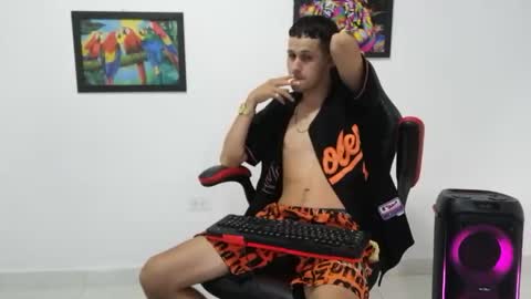 Snapshot of liam_andres12 chatting on 11/05/25, 09:26 Andres online show from 11/05/25, 09:26