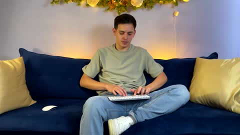 Liam online show from 12/31/24, 04:57