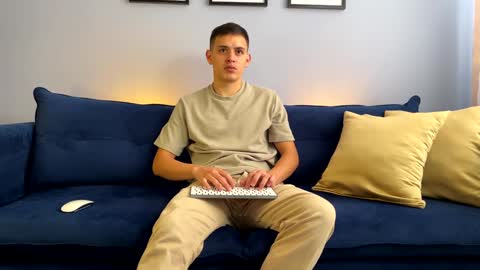 Liam online show from 01/10/25, 02:34