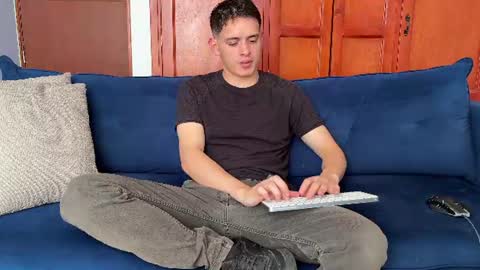 Snapshot of liam_enzho chatting on 06/25/26, 02:43 Liam online show from 06/25/26, 02:43