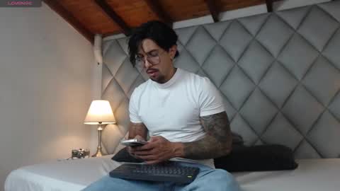 Liam Espinoza online show from 10/19/25, 07:47