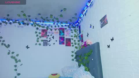 liam_honey18 online show from 10/29/25, 09:49